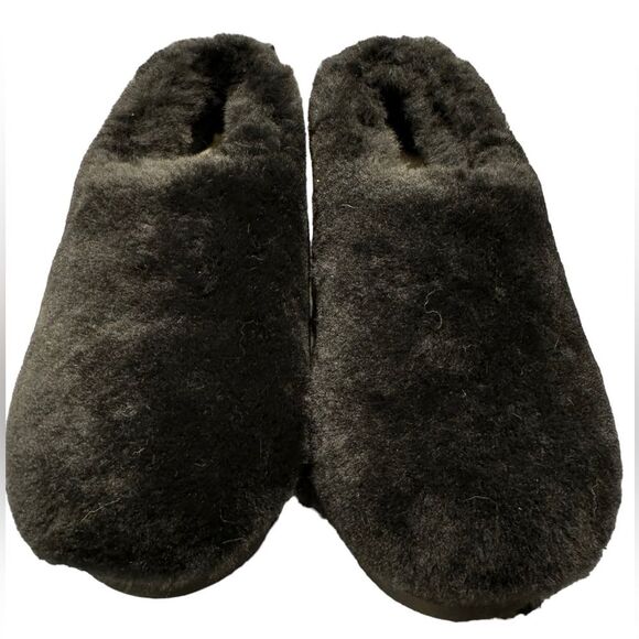 UGG Classic Cozy Slippers - NEW without box UGGS BLACK SLIPPERS Size 6 - Picture 6 of 10